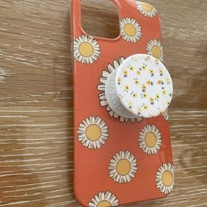 UO-exclusive iPhone case with a floral print. Pop Socket Included.